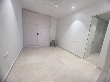 Room in 3 BHK Apartment at Indiabulls Sky Forest, Lower Parel – for Sale