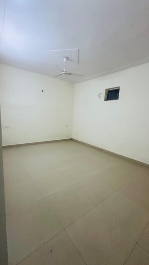 Room in 2 BHK Builder Floor at Saket – for Rent