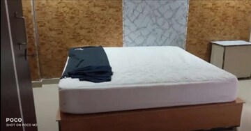 Bedroom in 1 BHK Apartment at Husainganj – for Rent