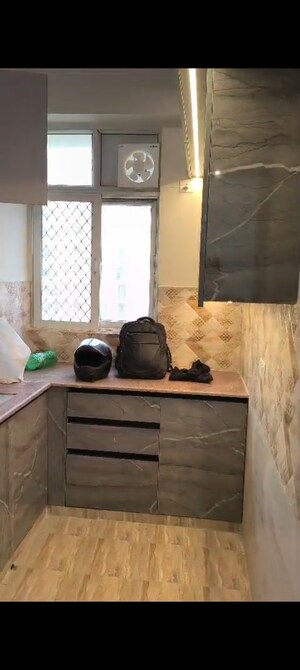 Furnished Amenities in 2.5 BHK Apartment at Amrapali Golf Homes, Sector 4 Greater Noida – for Rent