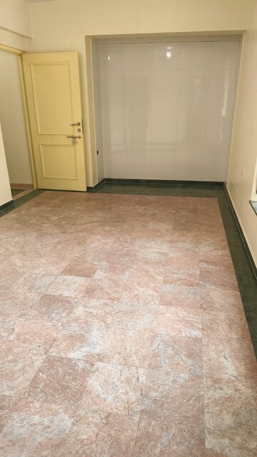 Room in 3 BHK Apartment at Hiranandani Meadows, Manpada – for Sale