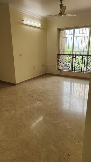 Room in 3 BHK Apartment at Hiranandani Meadows, Manpada – for Sale