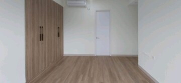 Room in 3 BHK Apartment at Hiranandani Meadows, Manpada – for Sale