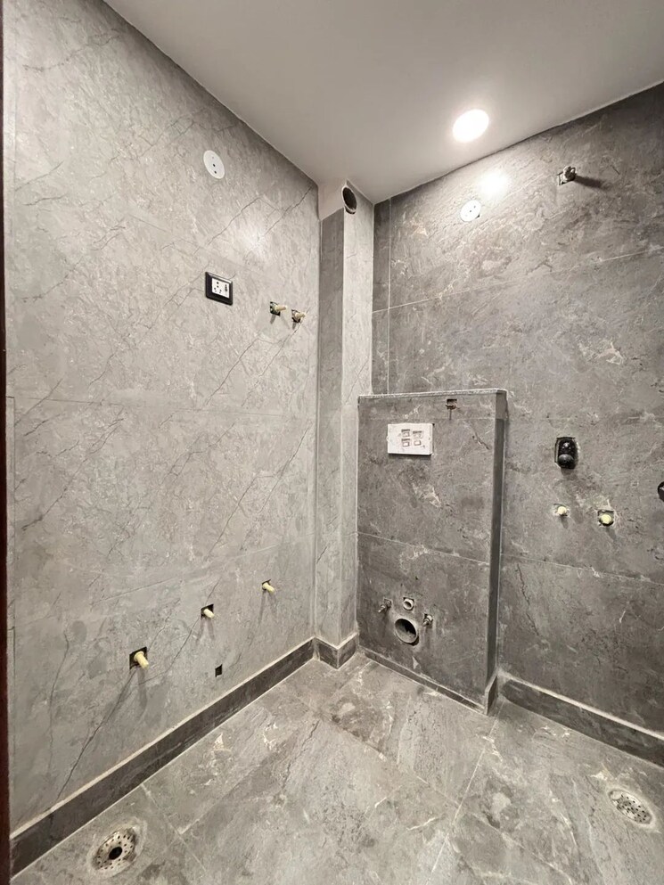 Bathroom, sa-homes-i 3.5 Bedroom 910 Sq.Ft. Builder Floor In Uttam Nagar Delhi 9557813