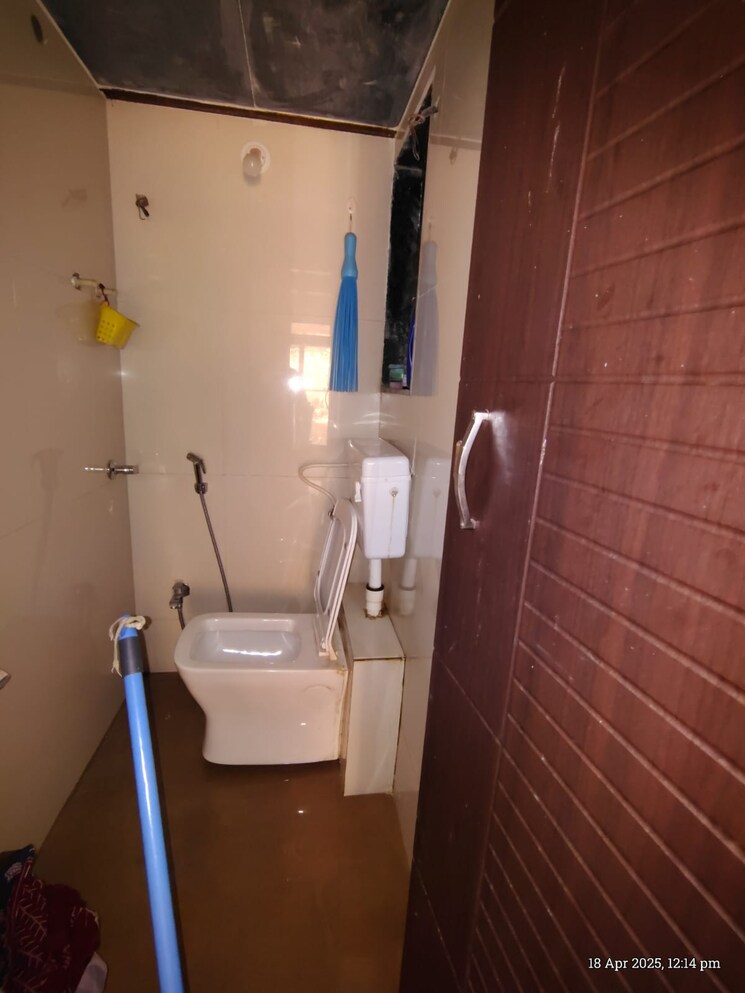 Bathroom, rugi-colonia 1 Bedroom 450 Sq.Ft. Apartment In Ambernath Thane 9557822