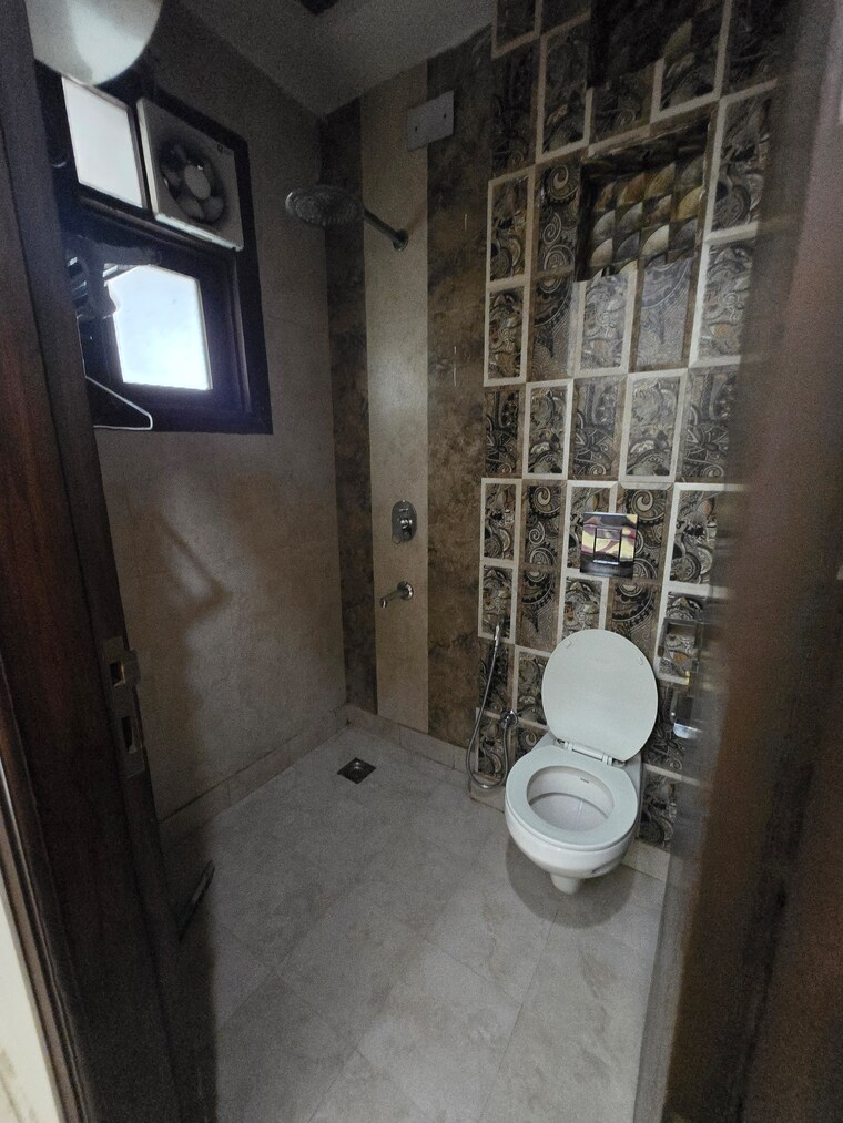 Attached Bathroom, lajpat nagar ii 2 Bedroom 900 Sq.Ft. Builder Floor In Lajpat Nagar ii Delhi 9557866