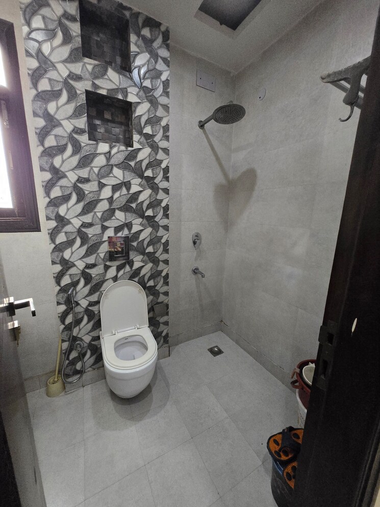 Bathroom, lajpat nagar ii 2 Bedroom 900 Sq.Ft. Builder Floor In Lajpat Nagar ii Delhi 9557866