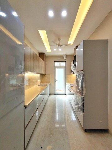 Building Lobby in 4 BHK Builder Floor at Ansal API Versalia, Sector 67a – for Sale