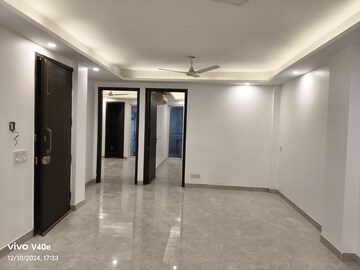Room in 3 BHK Builder Floor at Vasant Kunj – for Rent