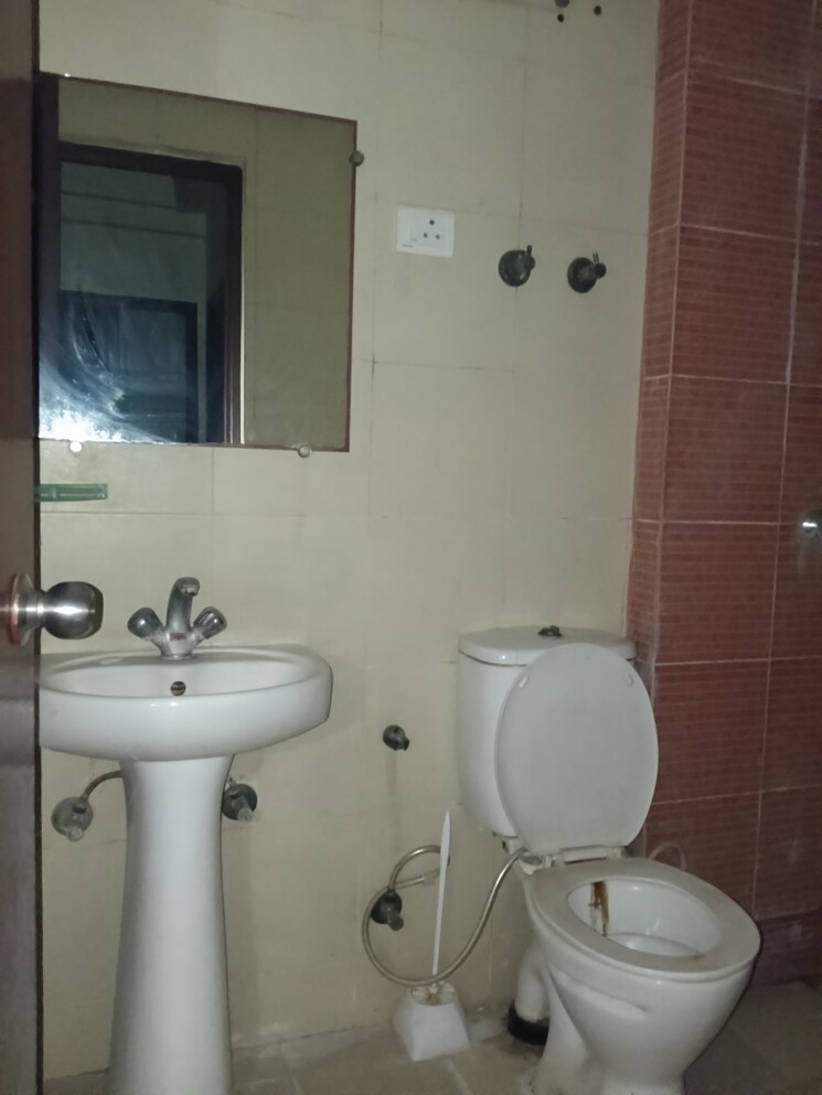 Bathroom, mahagun-mywoods 2.5 Bedroom 1190 Sq.Ft. Apartment In Sector 16c Greater Noida Greater Noida 9557906