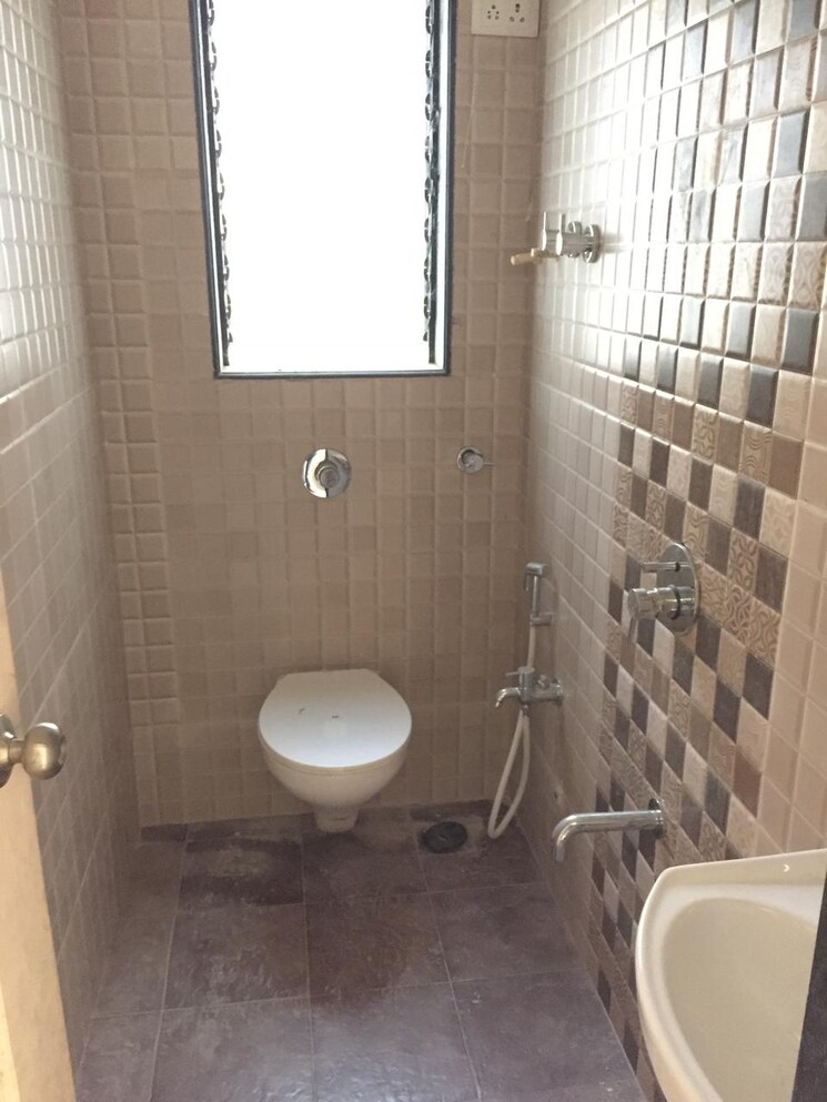 Bathroom, shiv-prasad-chs-dahanukar-wadi 2 Bedroom 1025 Sq.Ft. Apartment In Kandivali West Mumbai 9557881
