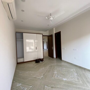 Room in 3 BHK Apartment at Sector 32 – for Rent