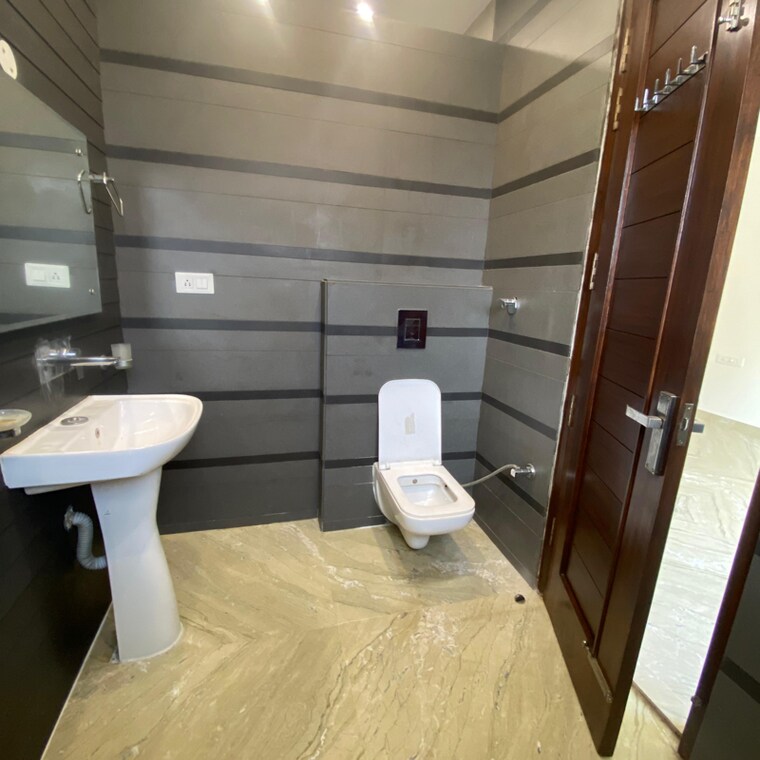 Bathroom, sector 32 3 Bedroom 2450 Sq.Ft. Apartment In Sector 32 Chandigarh 9557949