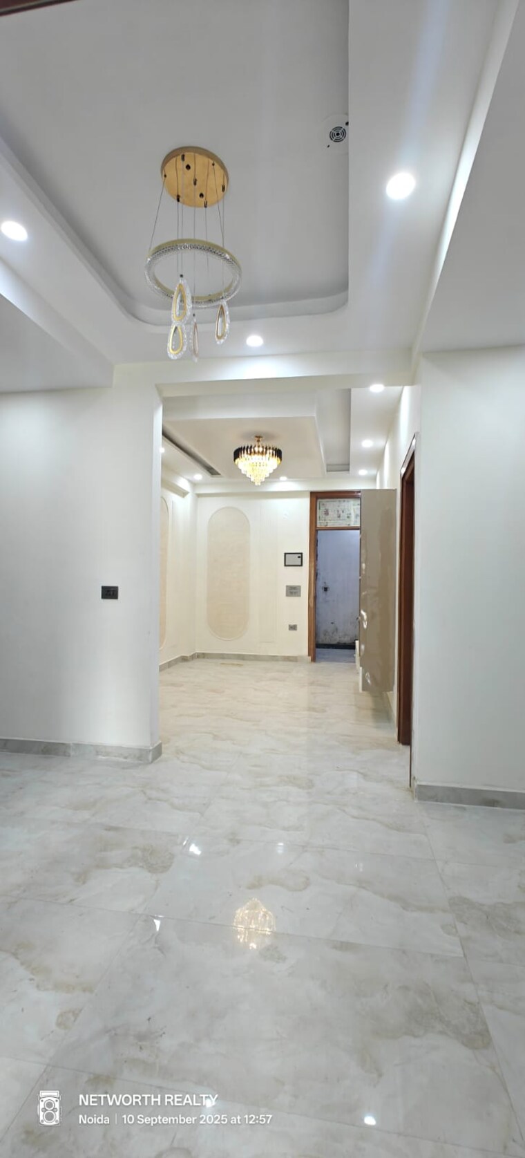 Room, sector 73 3 Bedroom 1400 Sq.Ft. Builder Floor In Sector 73 Noida 9557919