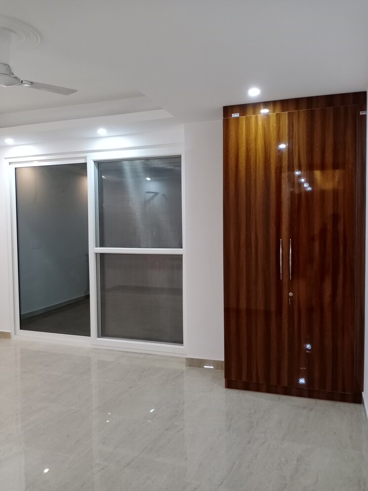 Room, vasant kunj 4 Bedroom 2200 Sq.Ft. Builder Floor In Vasant Kunj Delhi 9557925