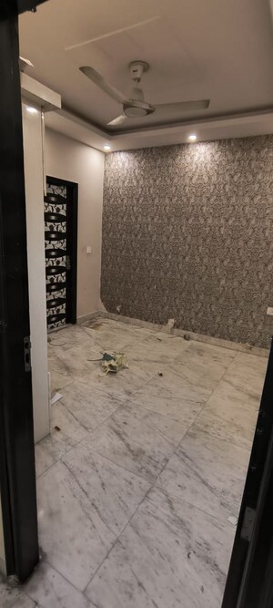 Room in 3 BHK Apartment at Malviya Nagar – for Rent