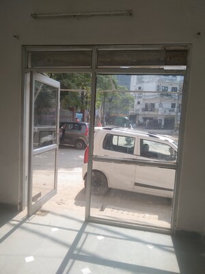  Shop For Rent in Chattarpur