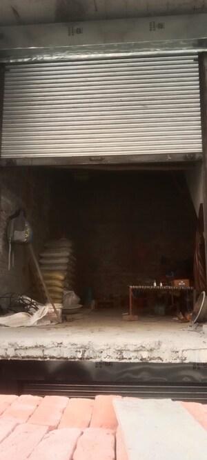  Shop For Rent in Mahagun Mahagunpuram II, Lal Kuan