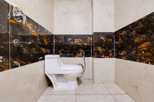 Team Area in Studio Builder Floor at DLF City Gurgaon, Sector 27 – for Rent