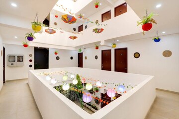 Team Area in Studio Builder Floor at DLF City Gurgaon, Sector 27 – for Rent