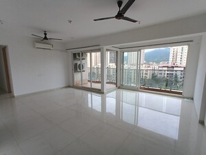 Room in 3 BHK Apartment at Soham Crystal Spires, Thane West – for Rent