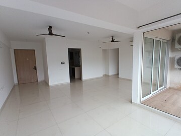 Room in 3 BHK Apartment at Soham Crystal Spires, Thane West – for Rent