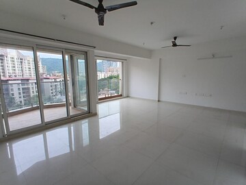 Room in 3 BHK Apartment at Soham Crystal Spires, Thane West – for Rent