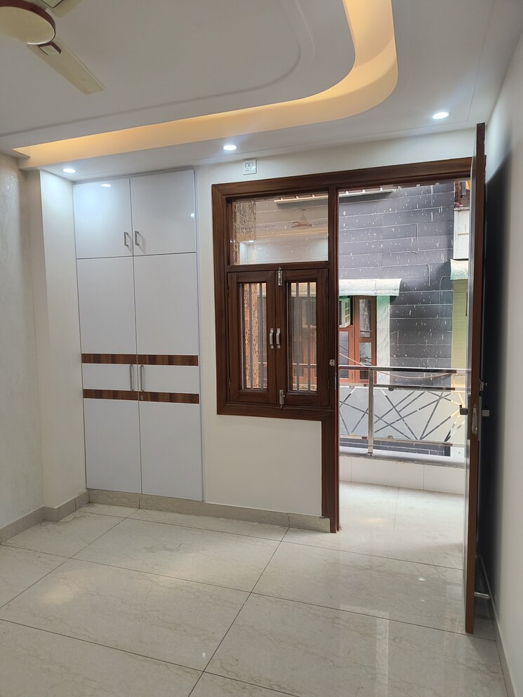 Kitchen, dwarka mor 3 Bedroom 100 Sq.Yd. Builder Floor In Dwarka Mor Delhi 9558086