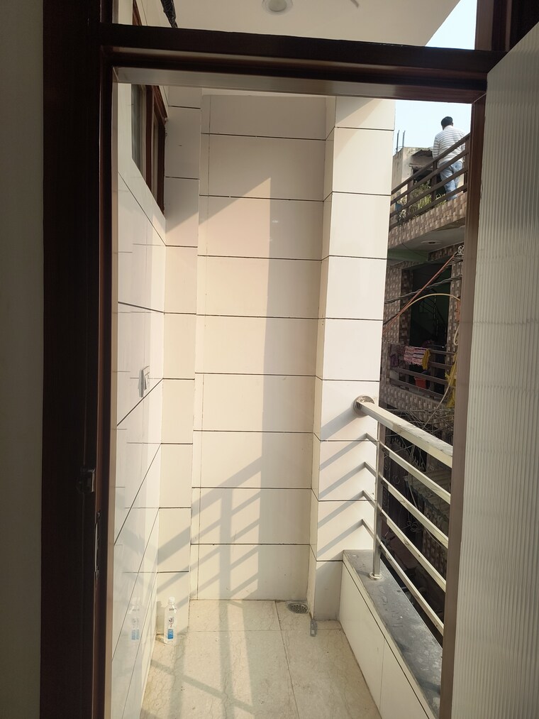 Kitchen, dwarka mor 3 Bedroom 100 Sq.Yd. Builder Floor In Dwarka Mor Delhi 9558086