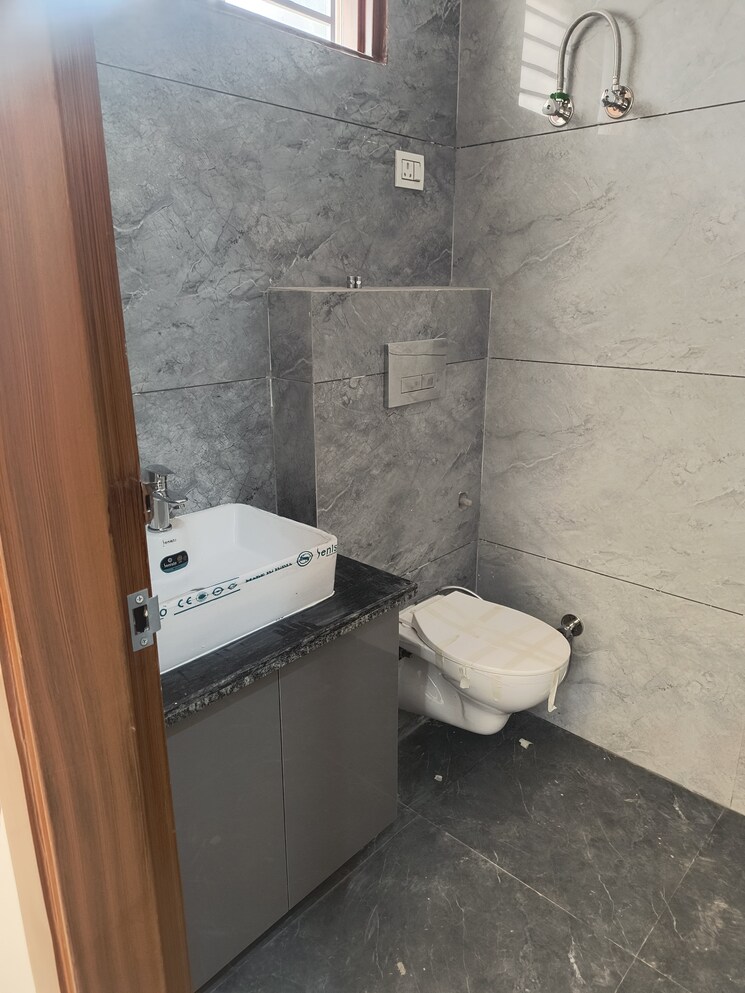 undefined, dwarka mor 3 Bedroom 100 Sq.Yd. Builder Floor In Dwarka Mor Delhi 9558086