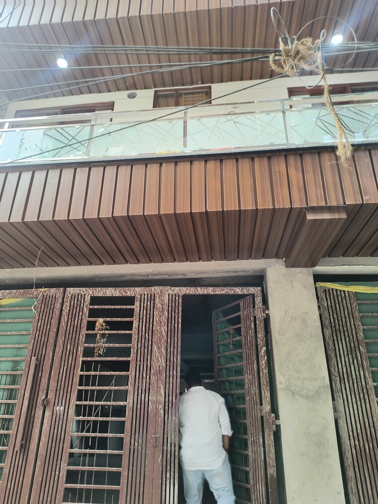 Exterior View, dwarka mor 3 Bedroom 100 Sq.Yd. Builder Floor In Dwarka Mor Delhi 9558086