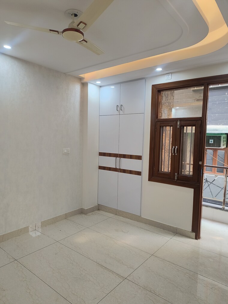 undefined, dwarka mor 3 Bedroom 100 Sq.Yd. Builder Floor In Dwarka Mor Delhi 9558097