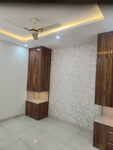 Furnished Amenities in 3 BHK Builder Floor at Dwarka Mor – for Sale