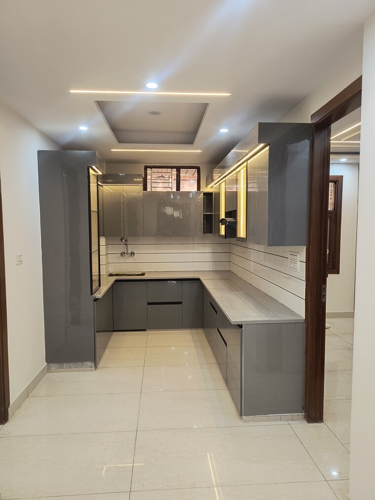 Kitchen, dwarka mor 3 Bedroom 100 Sq.Yd. Builder Floor In Dwarka Mor Delhi 9558097