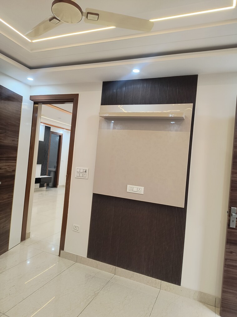 undefined, dwarka mor 3 Bedroom 100 Sq.Yd. Builder Floor In Dwarka Mor Delhi 9558097