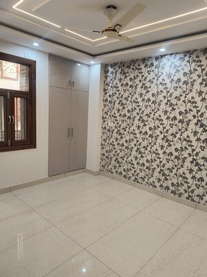 Furnished Amenities in 3 BHK Builder Floor at Dwarka Mor – for Sale