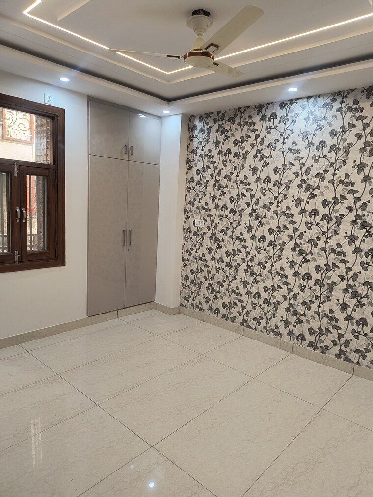 undefined, dwarka mor 3 Bedroom 100 Sq.Yd. Builder Floor In Dwarka Mor Delhi 9558097