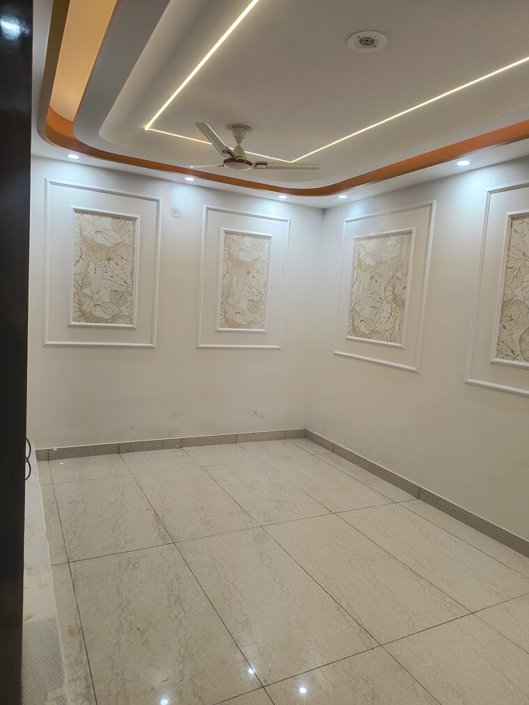 undefined, dwarka mor 3 Bedroom 100 Sq.Yd. Builder Floor In Dwarka Mor Delhi 9558097