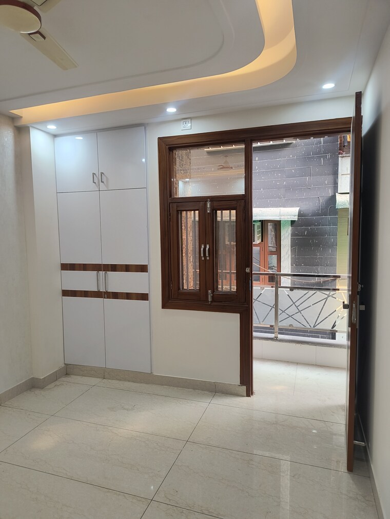 Kitchen, dwarka mor 3 Bedroom 100 Sq.Yd. Builder Floor In Dwarka Mor Delhi 9558097