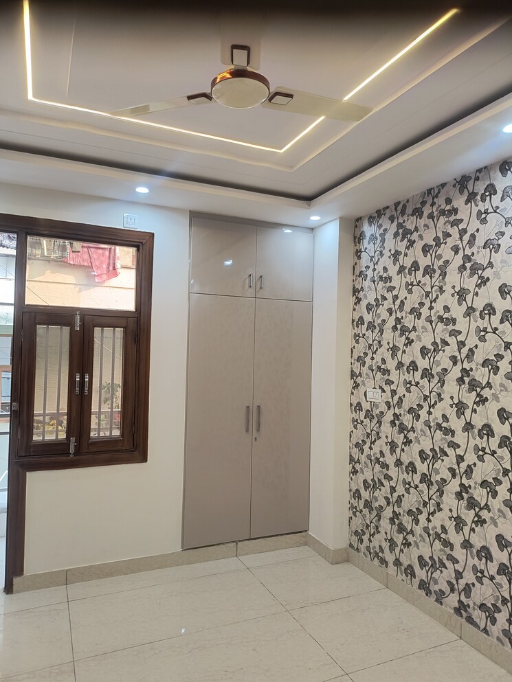 undefined, dwarka mor 3 Bedroom 100 Sq.Yd. Builder Floor In Dwarka Mor Delhi 9558097