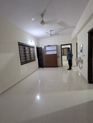 Room in 2 BHK Apartment at Kondapur – for Rent