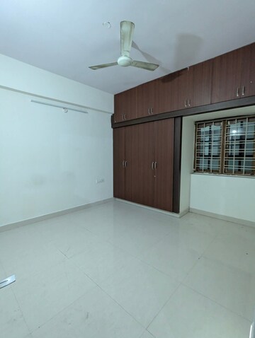 Room in 2 BHK Apartment at Kondapur – for Rent