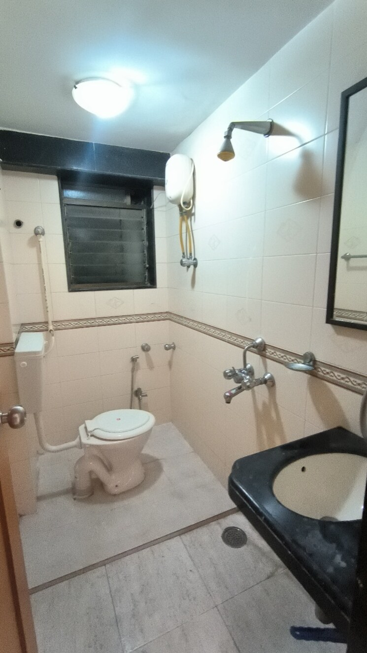 Bathroom, prabhat nagar 2 Bedroom 850 Sq.Ft. Apartment In Prabhat Nagar Mumbai 9558100