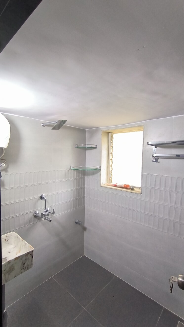 Bathroom, gurudev-apartment 2 Bedroom 800 Sq.Ft. Apartment In Prabhadevi Mumbai 9558109