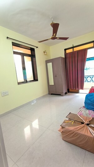 Room in 2 BHK Apartment at Gurudev Apartment, Prabhadevi – for Rent
