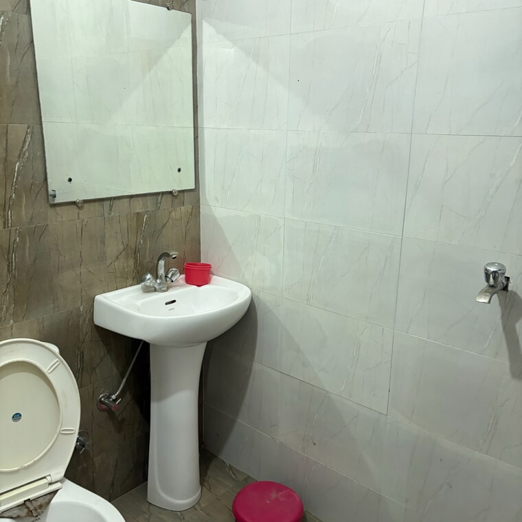 Bathroom, nk-sharma-savitry-greens-2 2.5 Bedroom 1400 Sq.Ft. Apartment In Ghazipur Zirakpur 9558114
