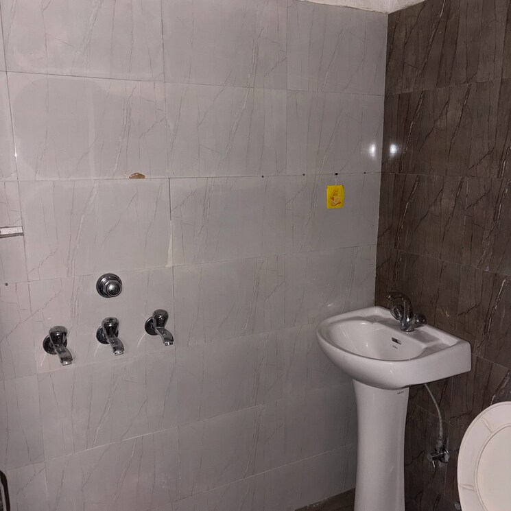 Bathroom, nk-sharma-savitry-greens-2 2.5 Bedroom 1400 Sq.Ft. Apartment In Ghazipur Zirakpur 9558114