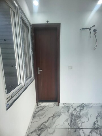 Room in 4 BHK Builder Floor at Sector 1 Vaishali – for Rent