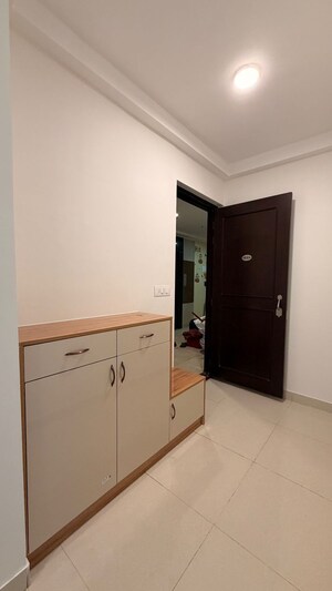 Room in 3 BHK Apartment at Pashmina Waterfront, Old Madras Road – for Rent