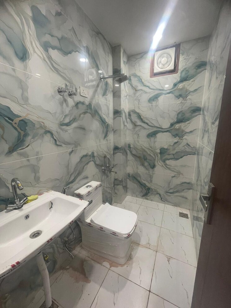 Bathroom, sector 1 vaishali 4 Bedroom 1540 Sq.Ft. Builder Floor In Sector 1 Vaishali Ghaziabad 9558141